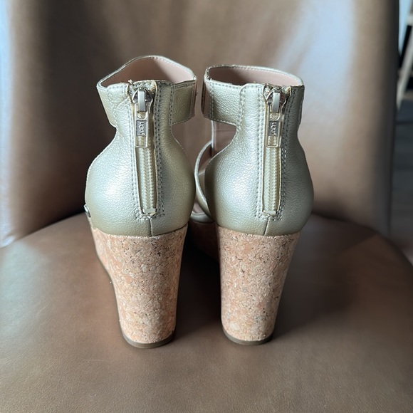 UGG Whitney wedge metallic sandals - Picture 4 of 6